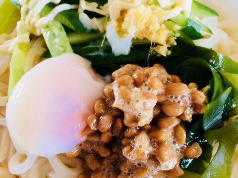 温泉卵と納豆の冷やしうどん